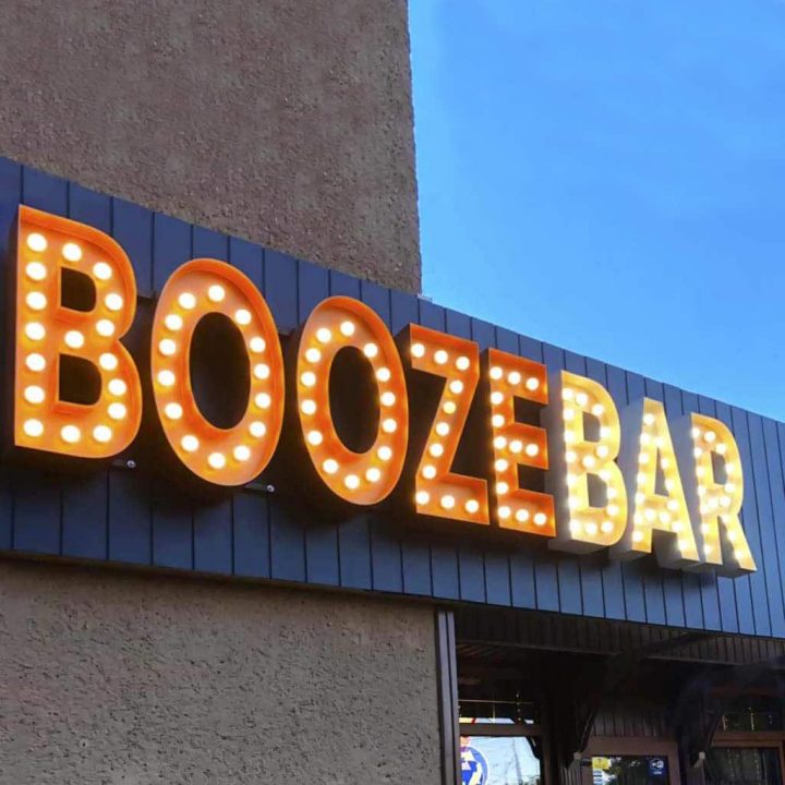 Изготовление и монтаж вывески «Booze Bar» в Одессе