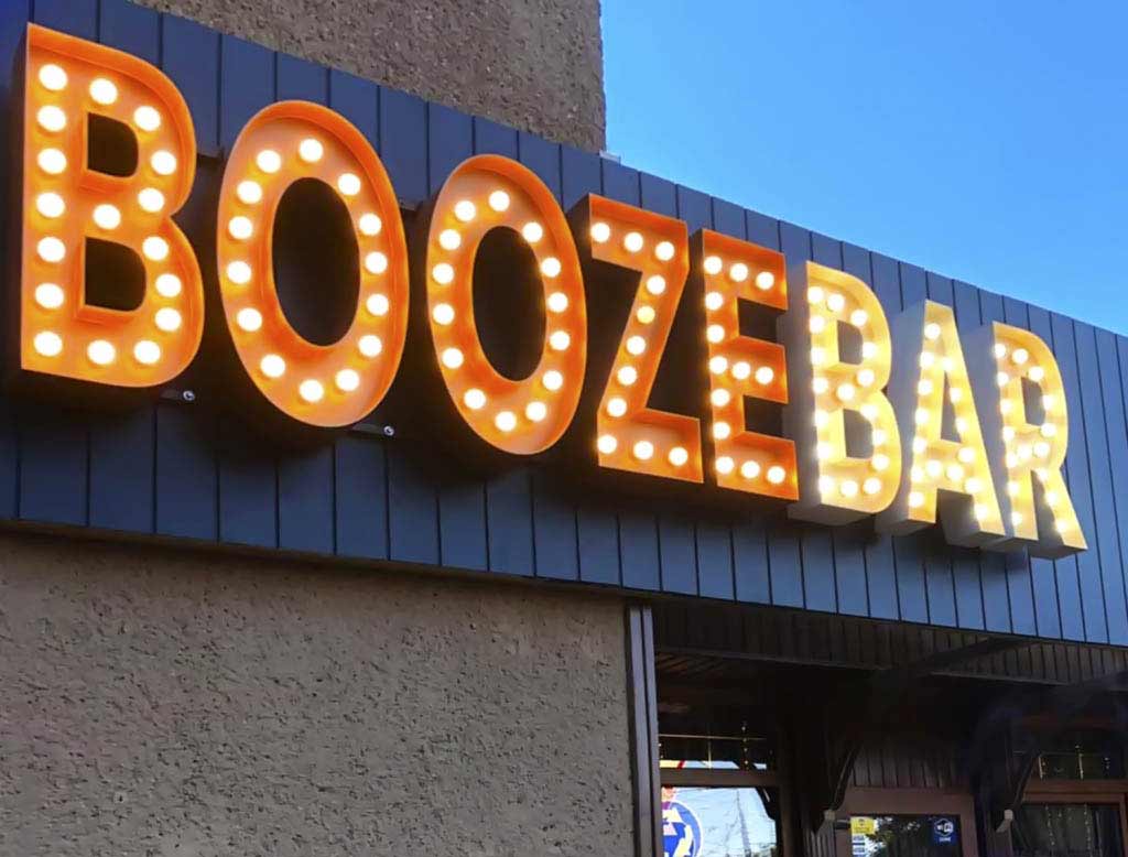 вывеска BOOZEBAR