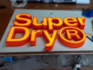 Объемные световые буквы superdry.